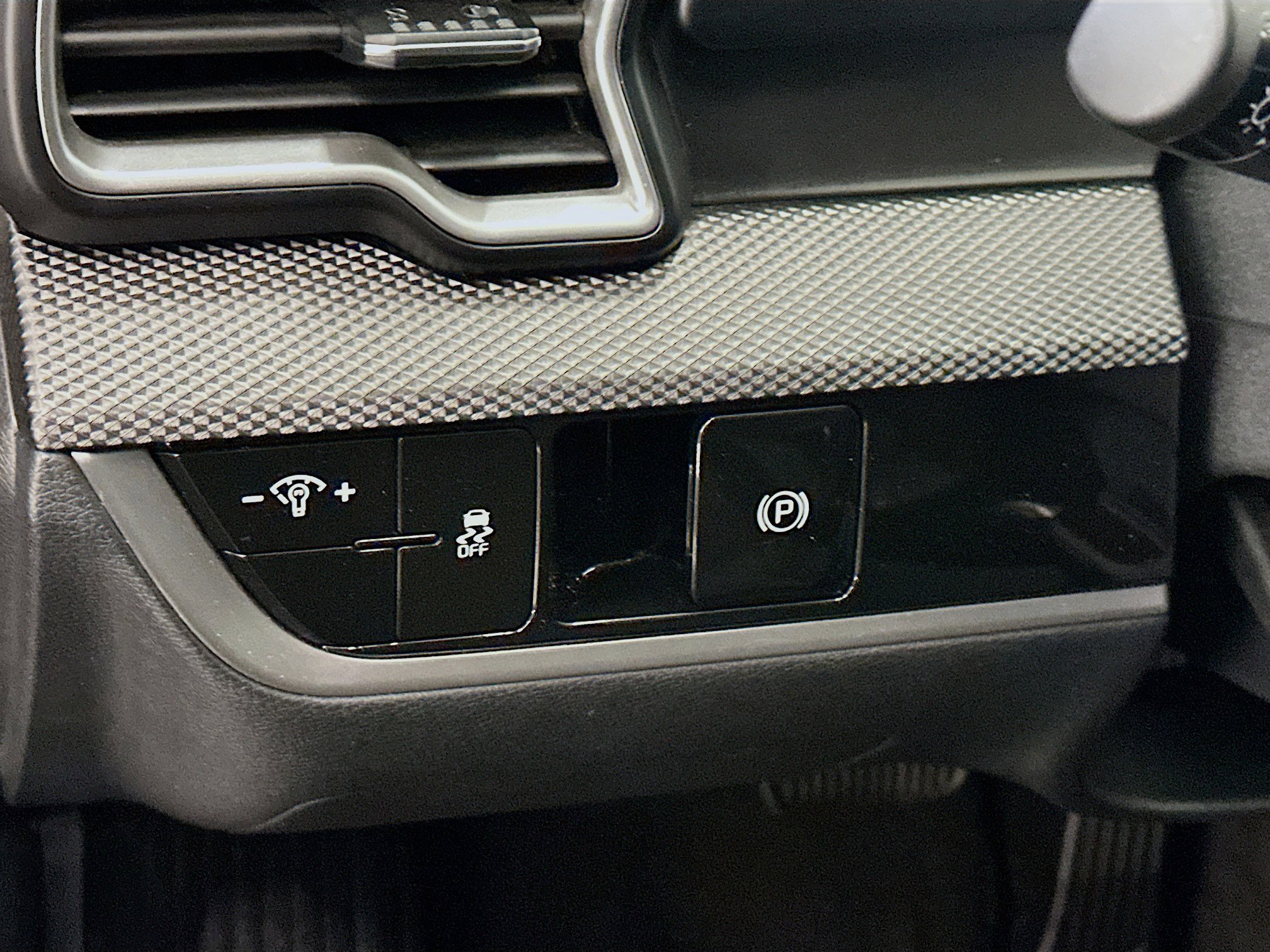 Used 2025 Kia Sportage LX image 17