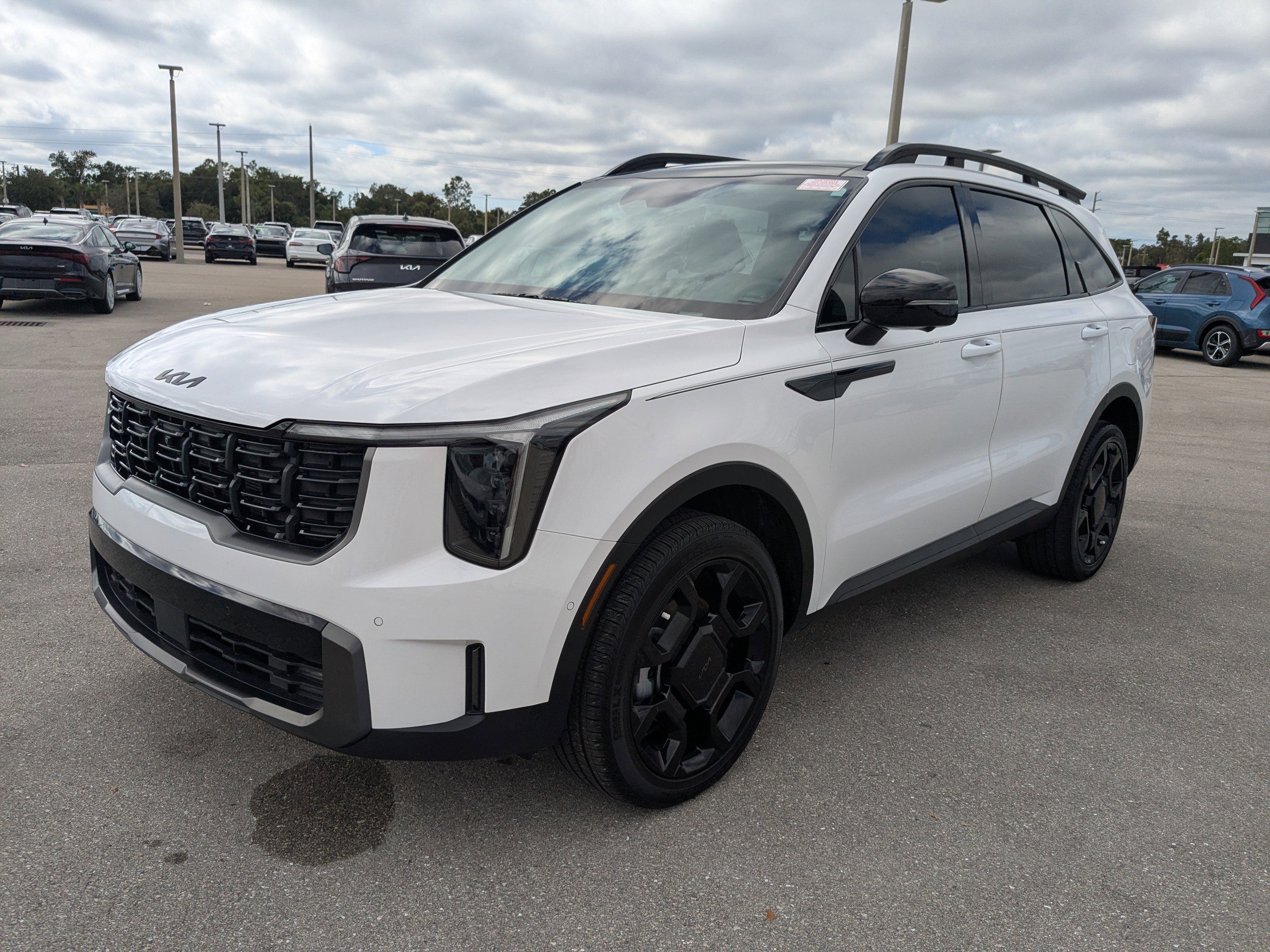 Certified 2025 Kia Sorento SX image 9