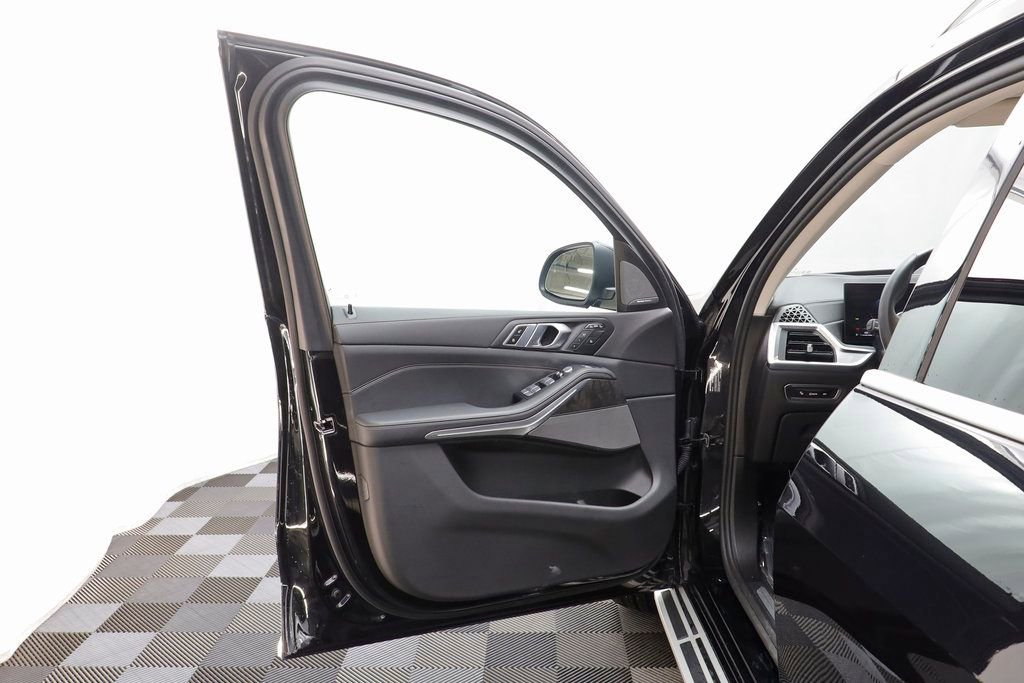 Used 2025 BMW X7 xDrive40i image 5