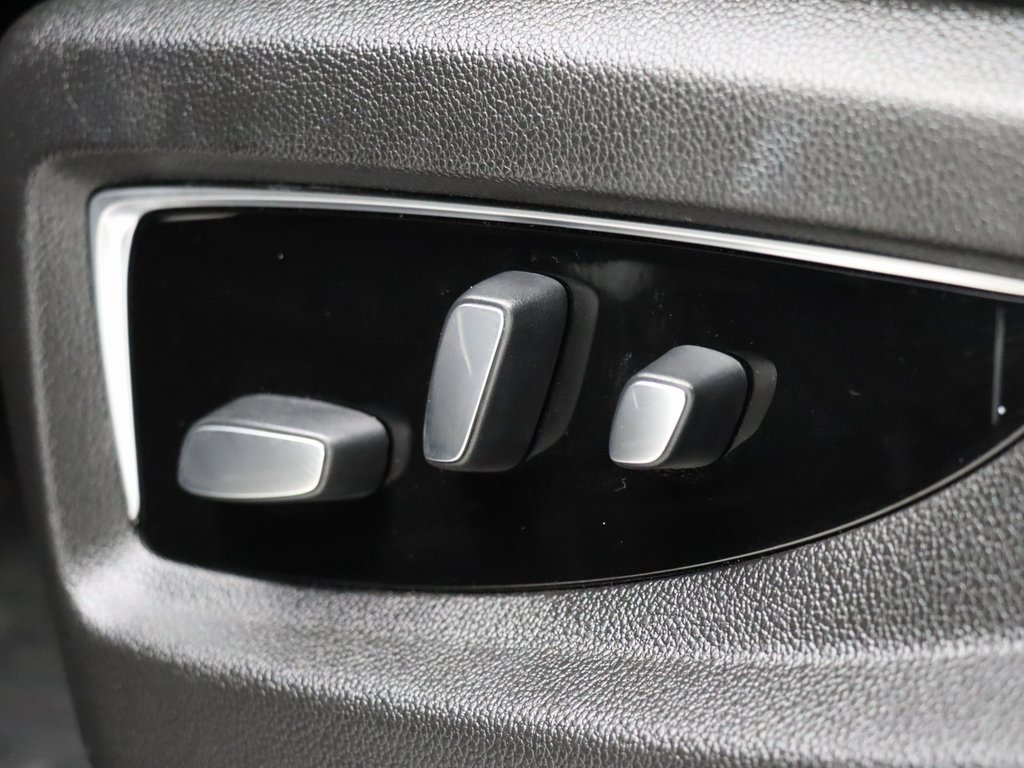 Used 2020 Cadillac Escalade ESV Premium Luxury image 15