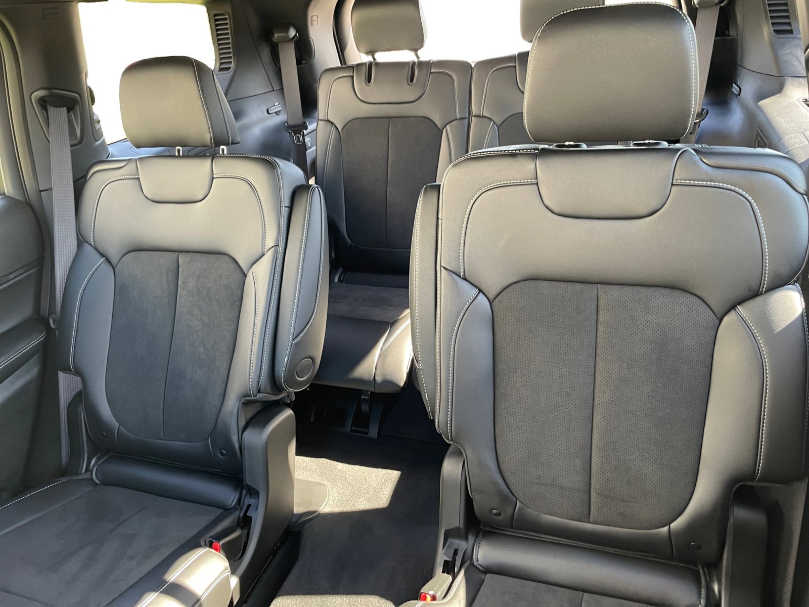 Used 2025 Jeep Grand Cherokee L Altitude image 17