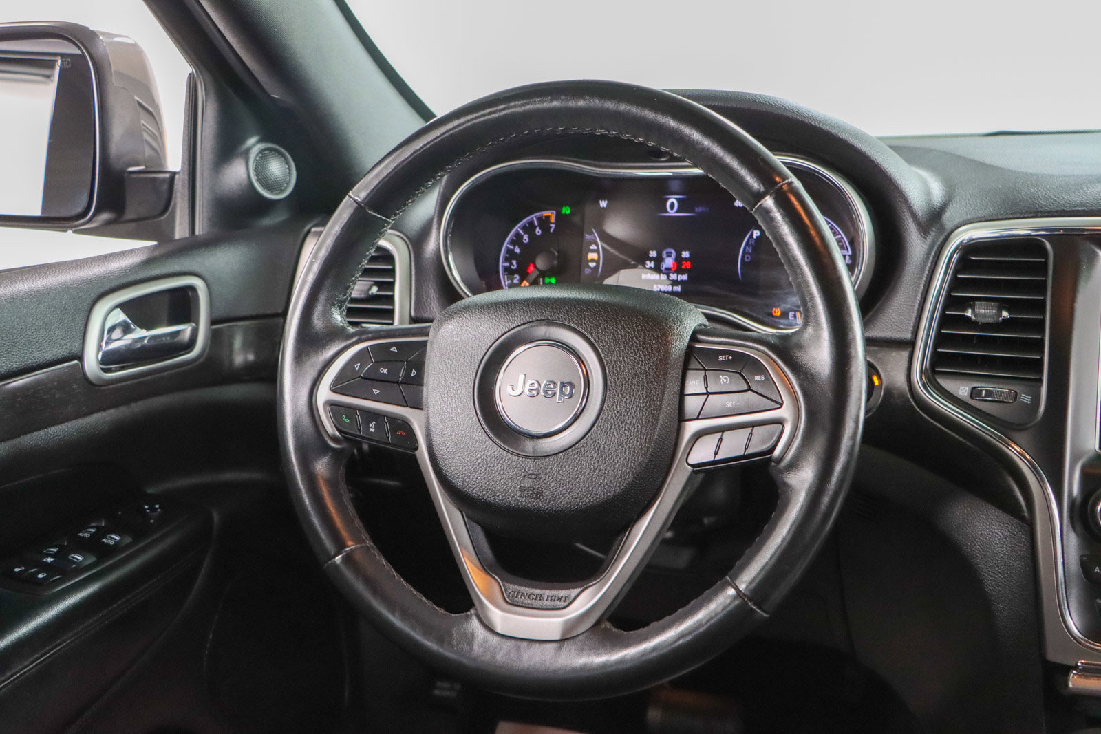 Used 2018 Jeep Grand Cherokee Altitude image 12