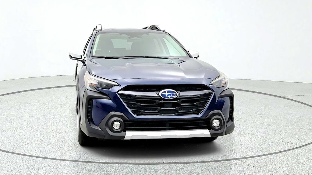 Used 2025 Subaru Outback Touring AWD/4WD image 2