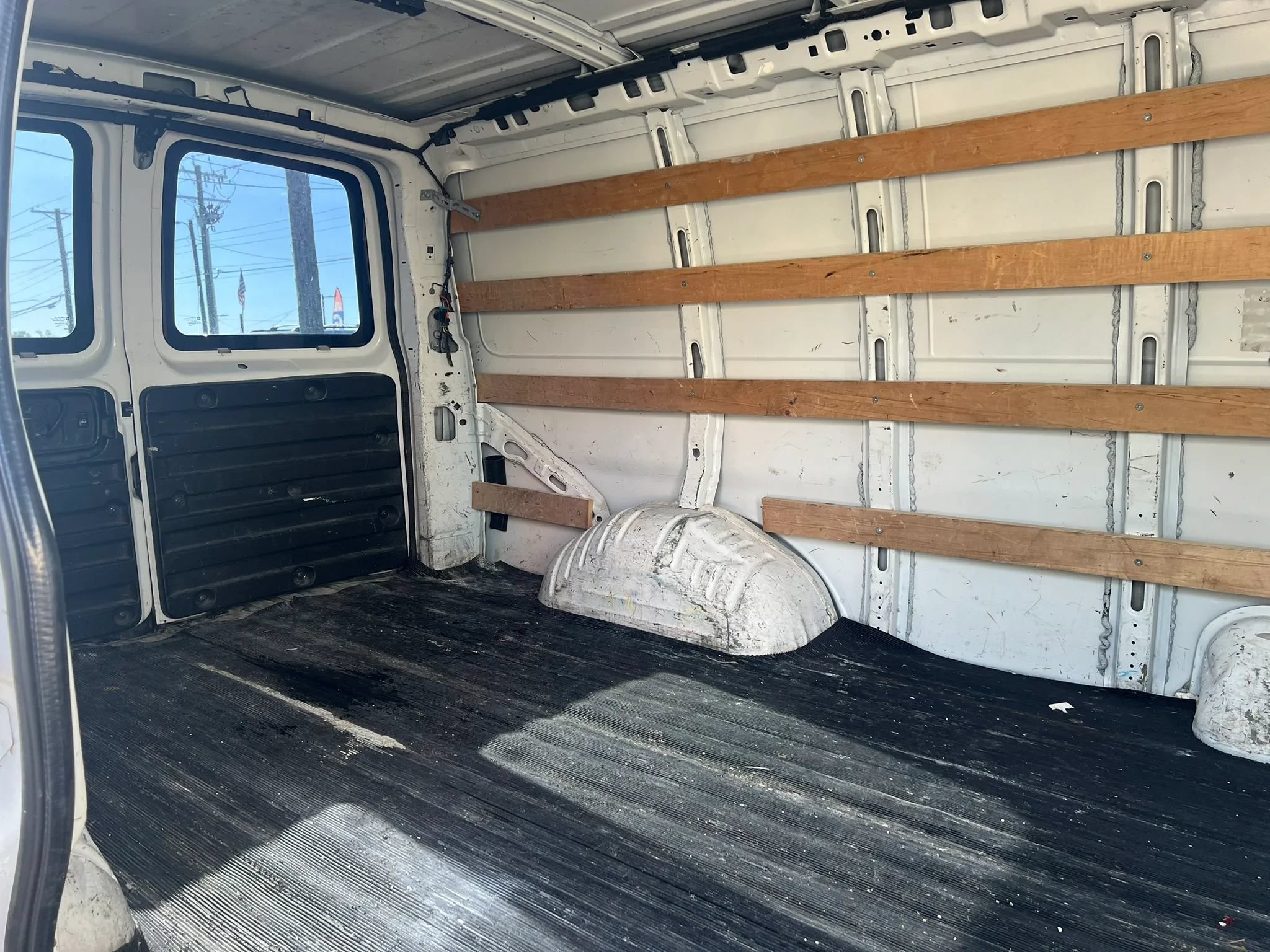 Used 2015 GMC Savana 2500 RWD image 13