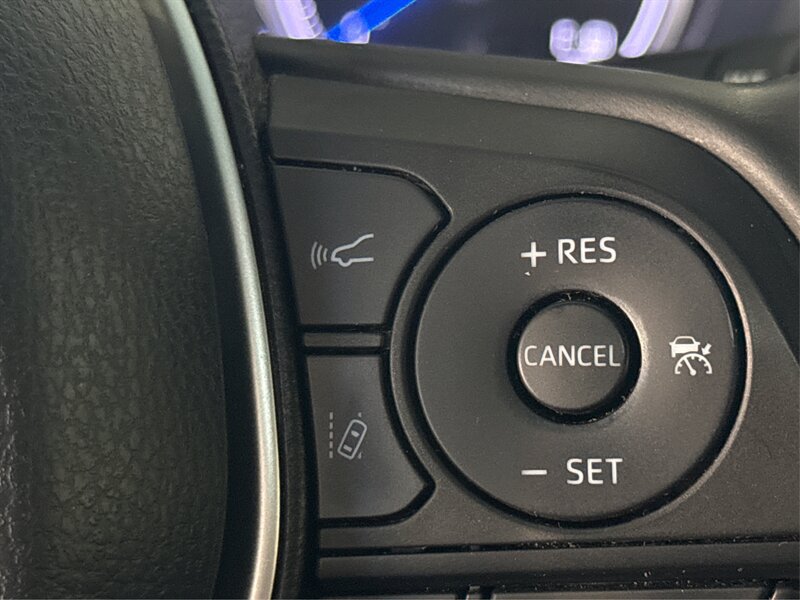 Used 2021 Toyota Venza LE w/ Carpet Mat Package (TMS) AWD/4WD image 26