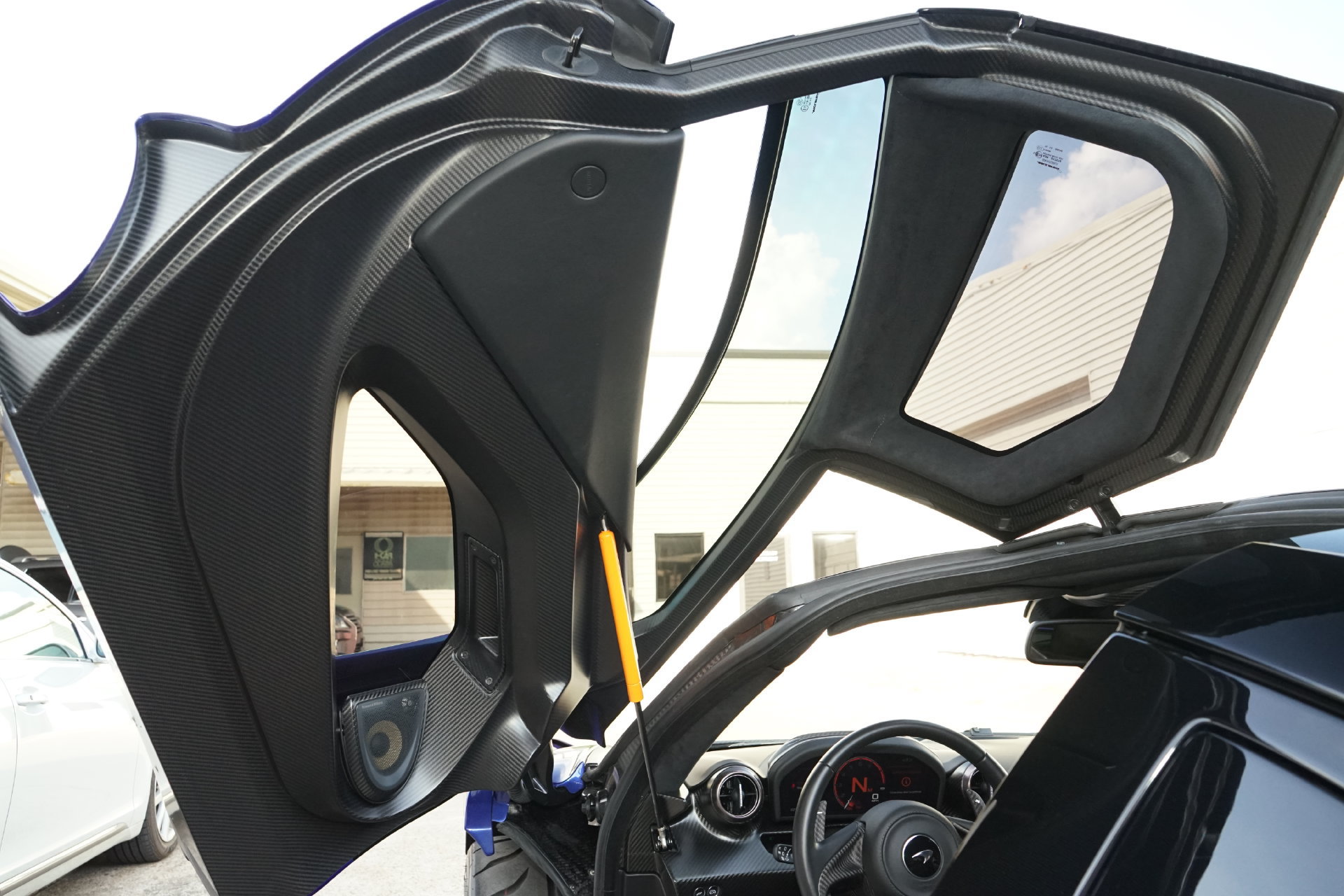 Used 2019 McLaren Senna RWD image 21