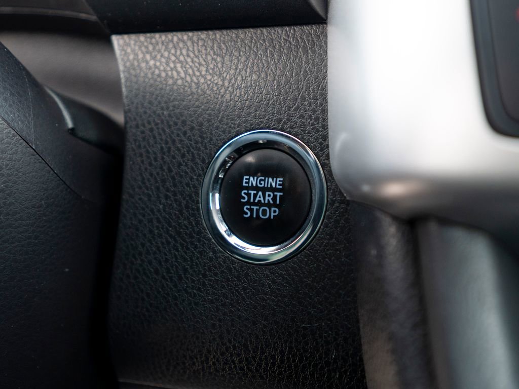 Used 2017 Toyota Highlander SE image 34