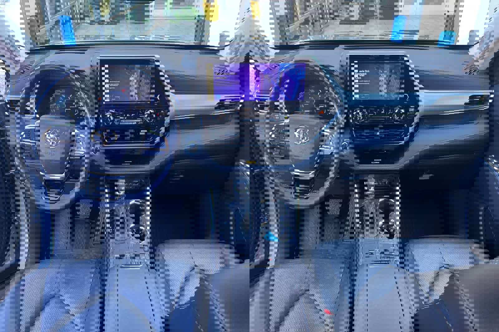 Used 2023 Toyota Highlander Platinum image 11