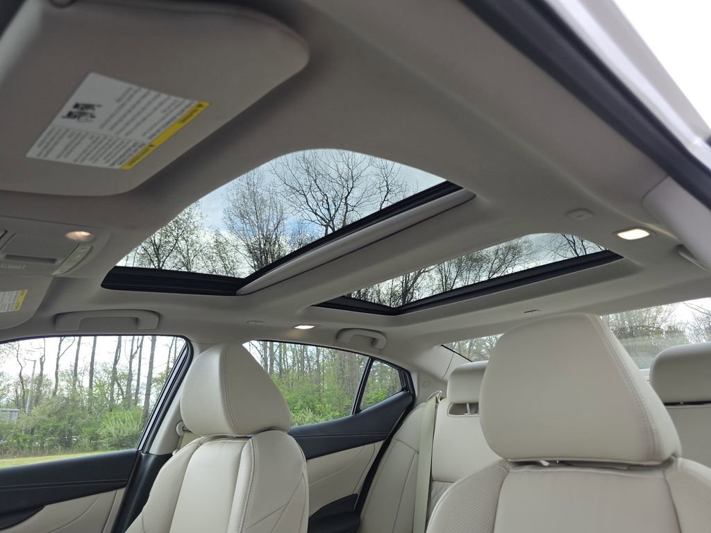 Used 2023 Nissan Maxima Platinum w/ Sport Mat Group FWD image 12