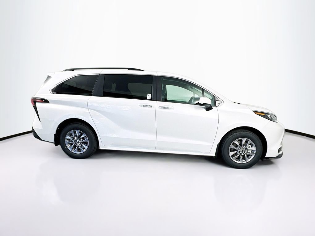 New 2026 Toyota Sienna XLE image 10