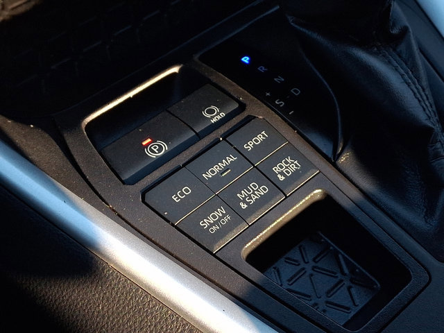 Used 2022 Toyota RAV4 XLE image 26