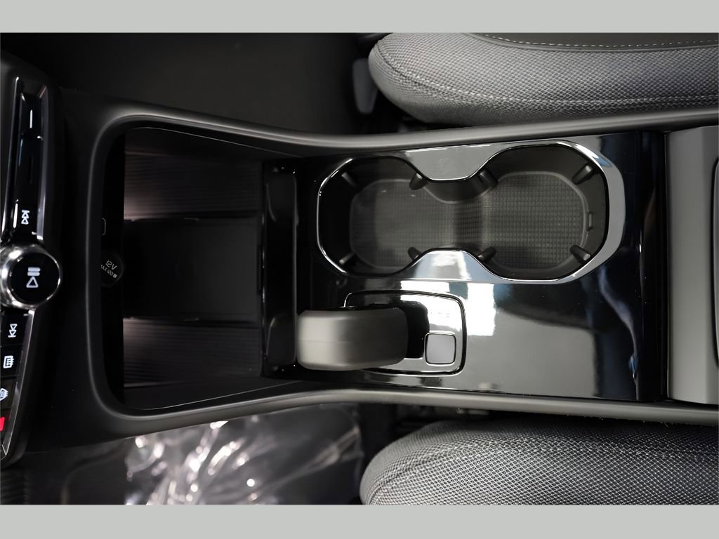 New 2025 Volvo EX40 Core w/ Climate Package image 15