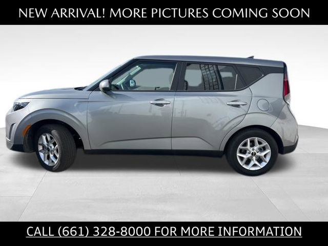 Used 2025 Kia Soul LX image 2