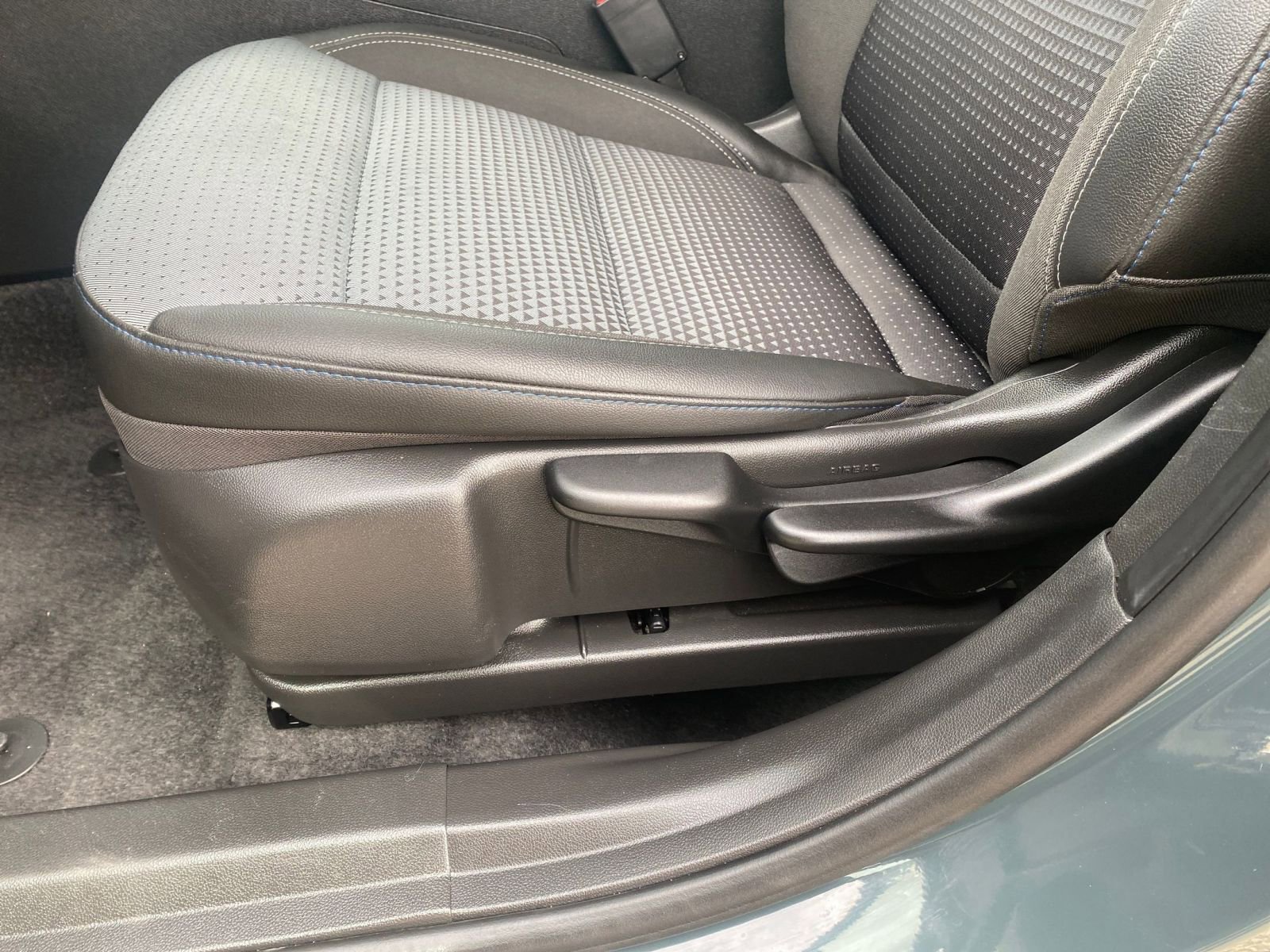 Used 2025 Chevrolet Trax LT w/ LT Convenience Package image 22