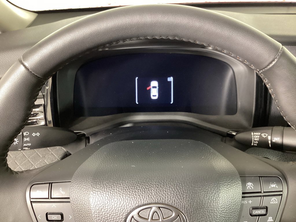 Used 2026 Toyota Camry XLE AWD/4WD image 13