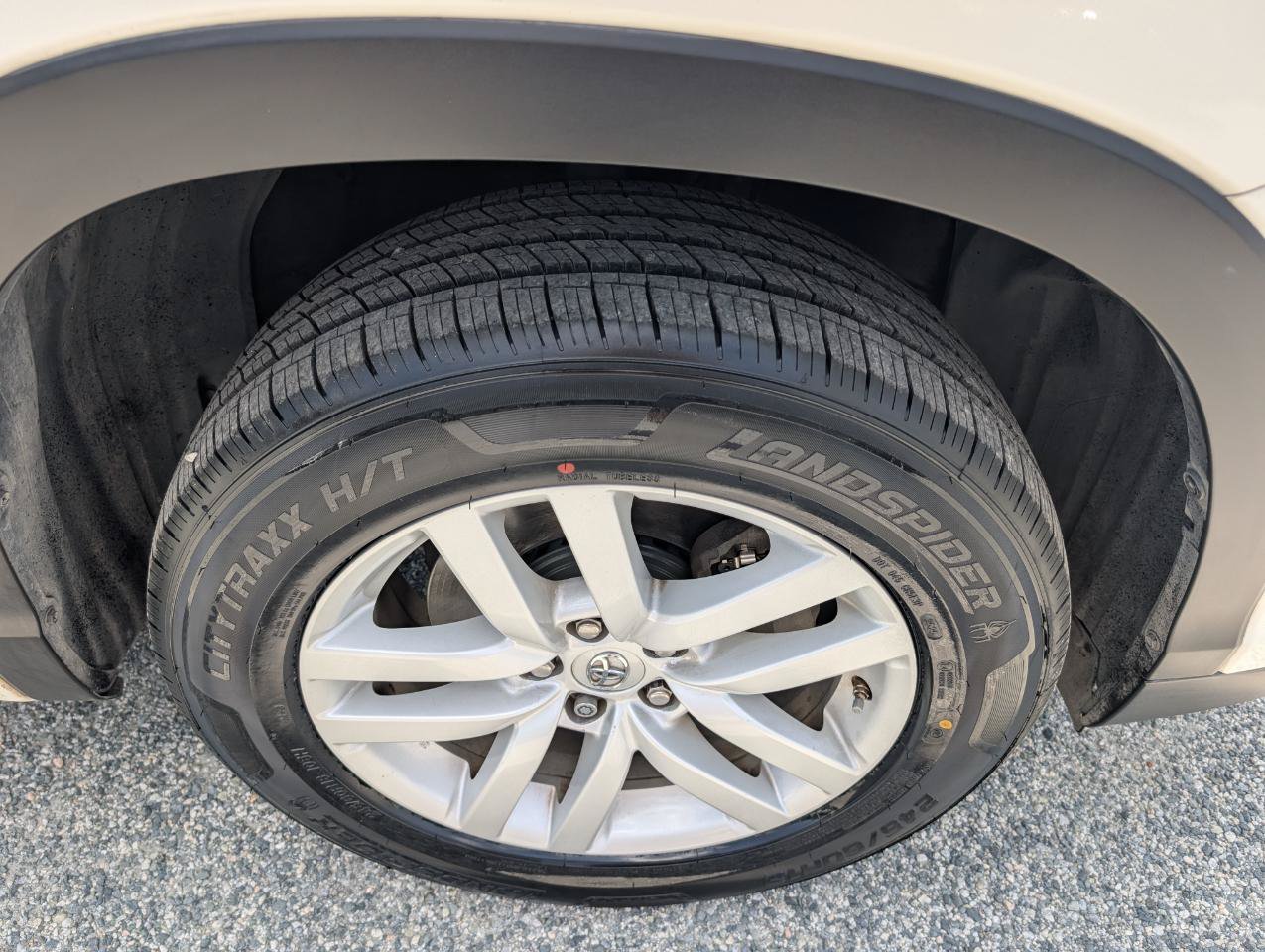 Used 2014 Toyota Highlander LE FWD image 4