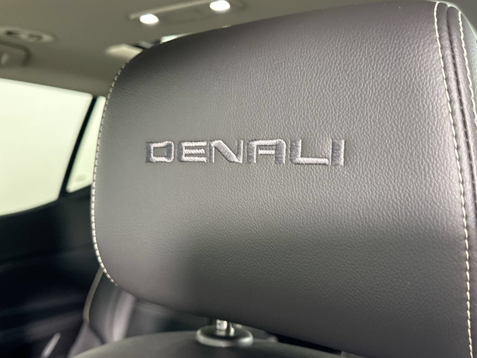 Used 2020 GMC Acadia Denali FWD image 39