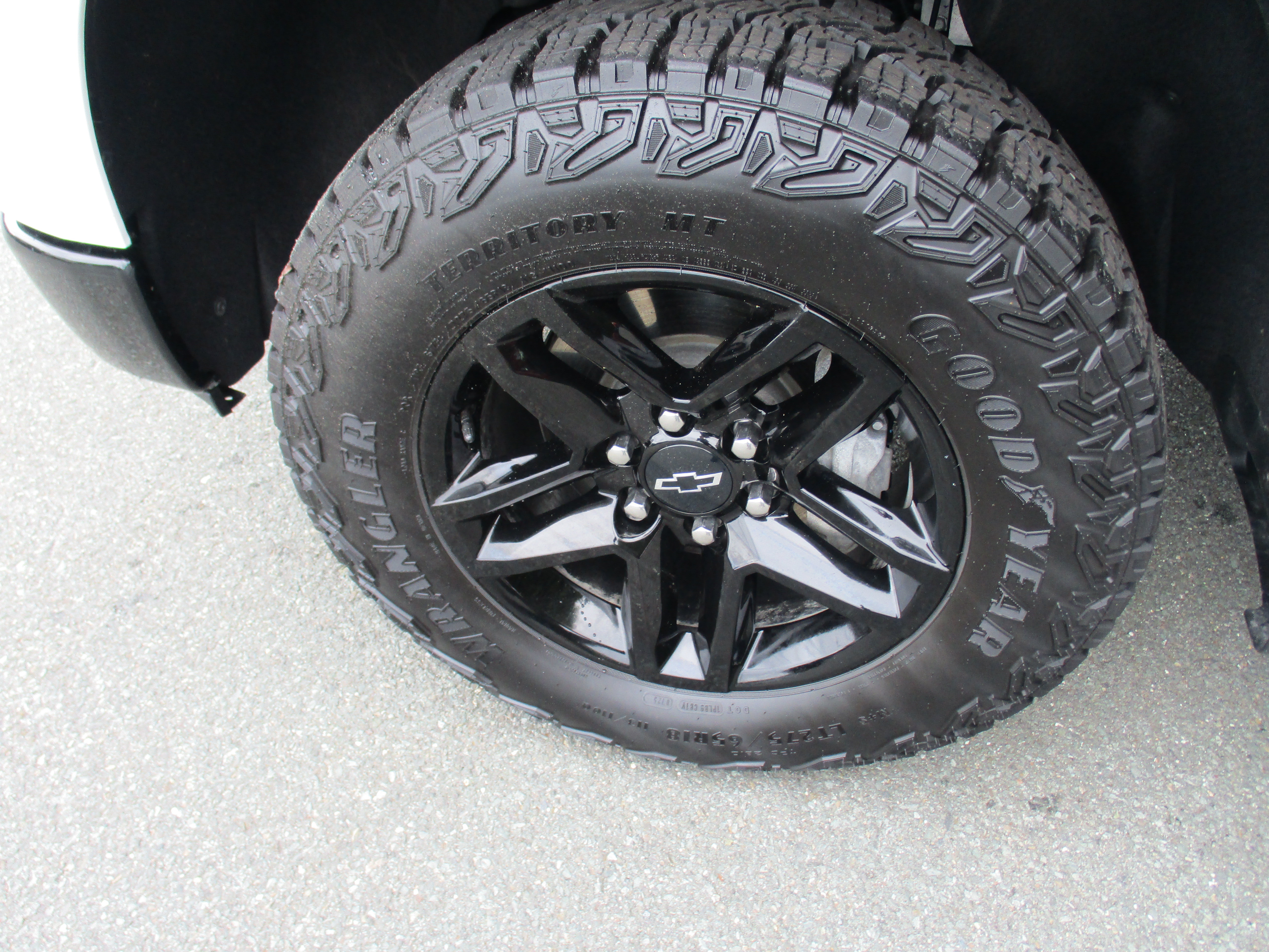 Used 2025 Chevrolet Silverado 1500 LT Trail Boss w/ Convenience Package II AWD/4WD image 9