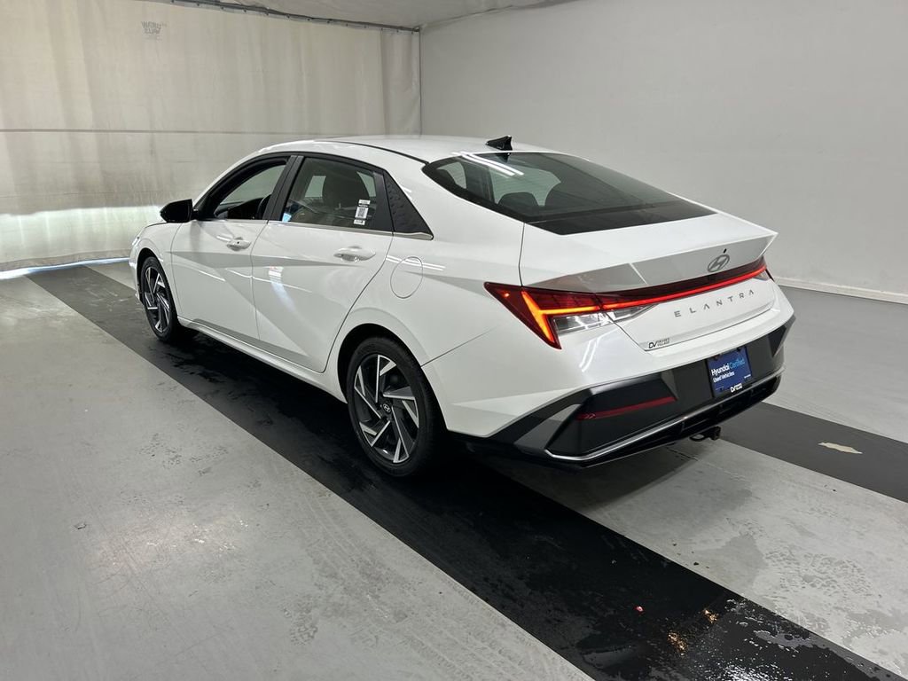Used 2024 Hyundai Elantra SEL w/ Convenience Package FWD image 7