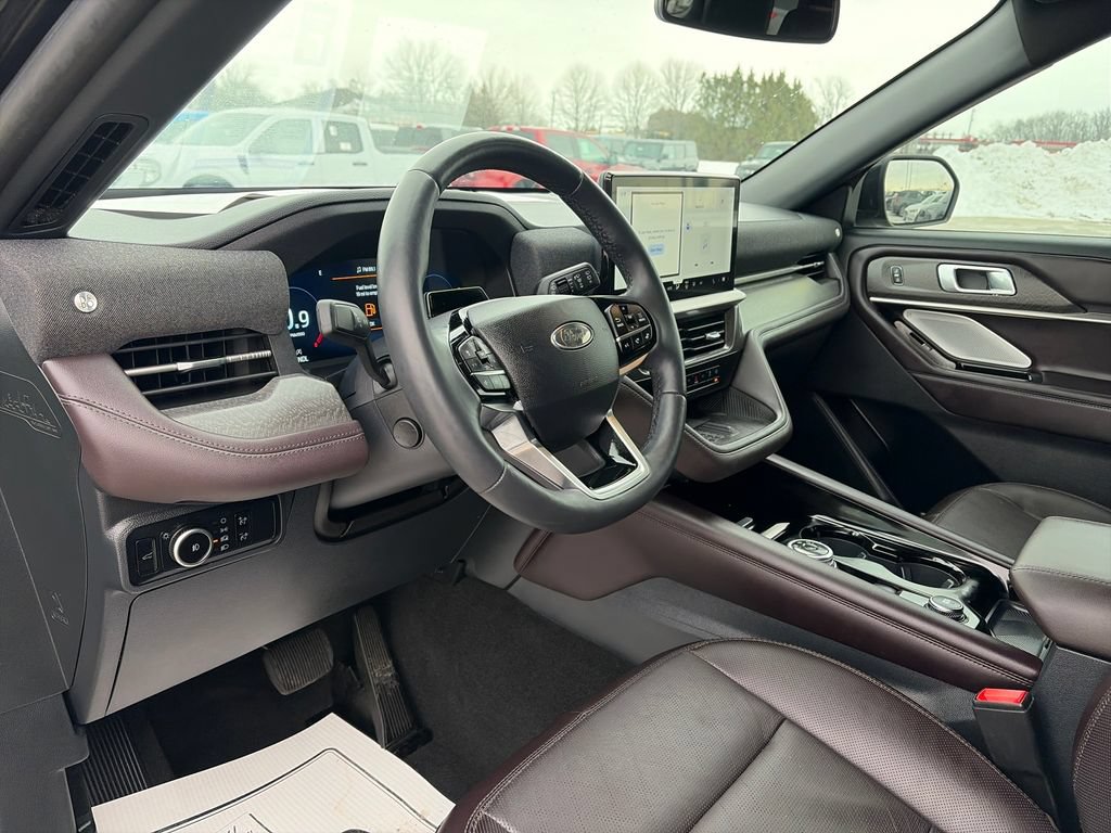 Used 2025 Ford Explorer Platinum AWD/4WD image 17