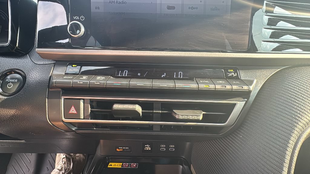 Used 2025 Toyota Camry SE FWD image 21