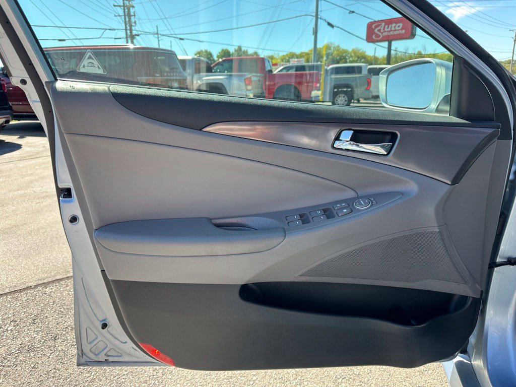 Used 2014 Hyundai Sonata Hybrid FWD image 12