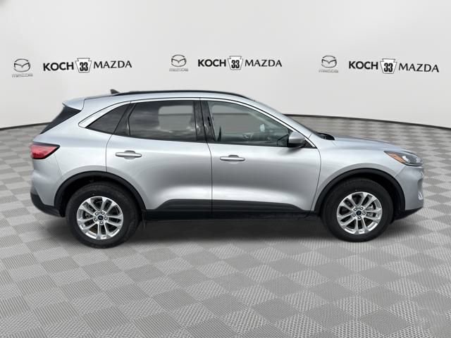 Used 2020 Ford Escape SE image 8