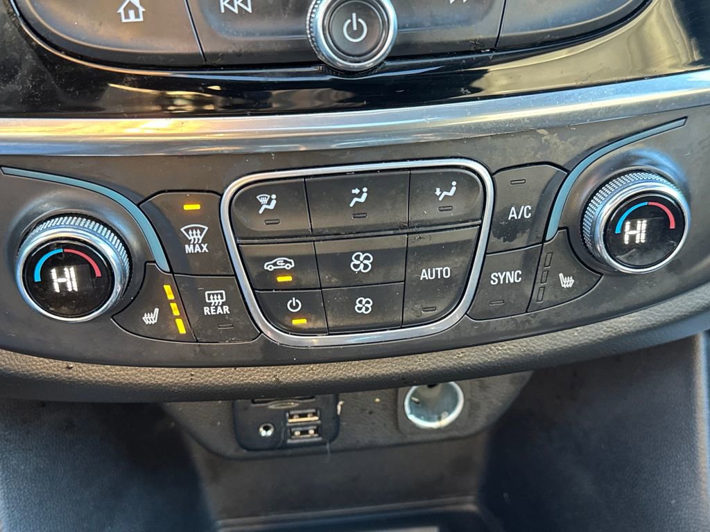 Used 2022 Chevrolet Traverse RS image 34