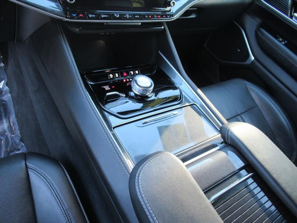 Used 2024 Jeep Wagoneer 4WD image 16