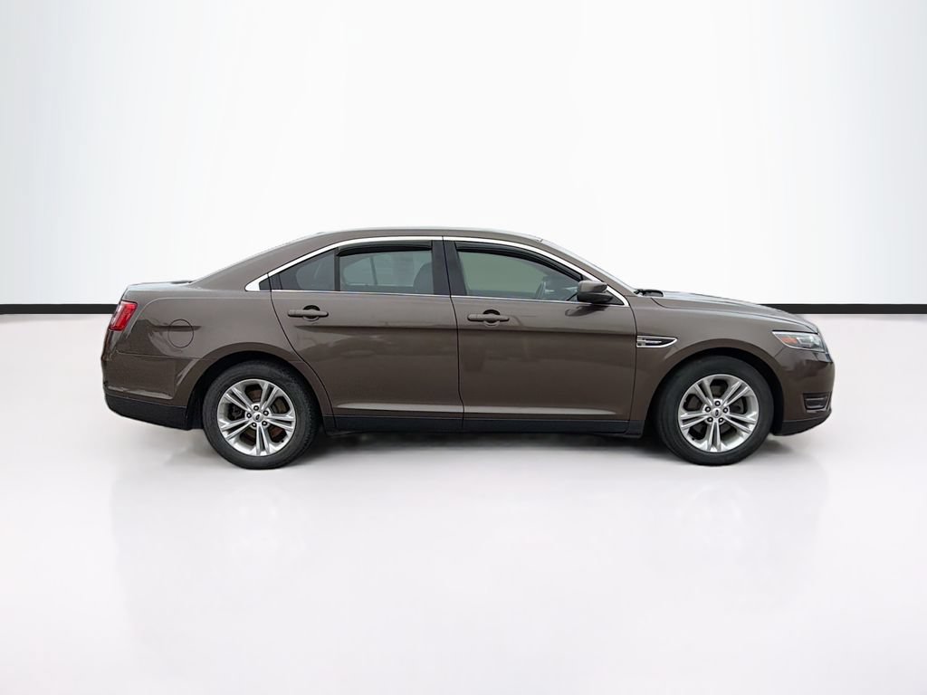 Used 2016 Ford Taurus SEL FWD image 4