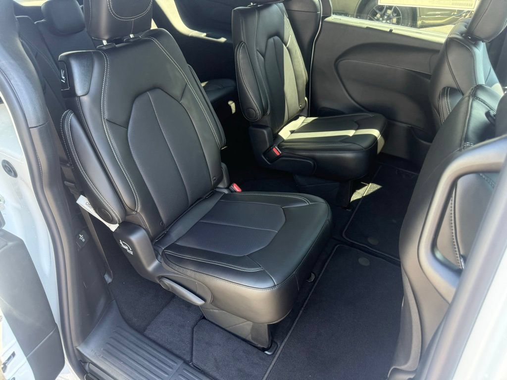 New 2027 Chrysler Pacifica Select w/ Family Tech Group FWD image 51