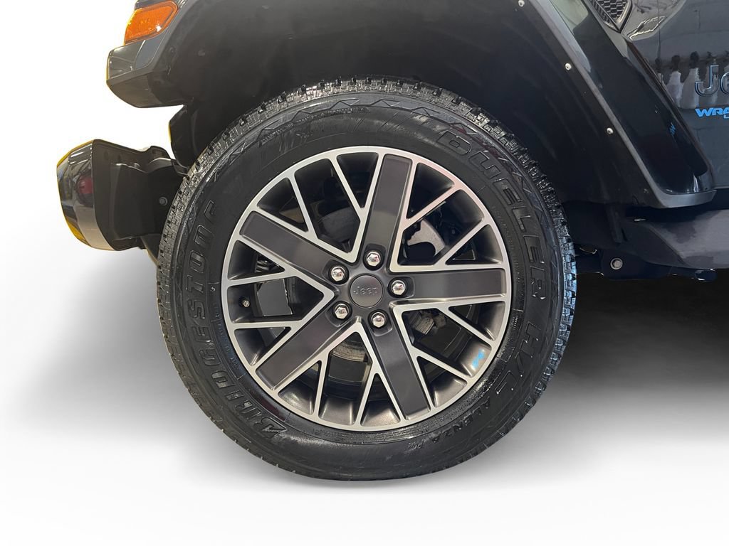 Used 2022 Jeep Wrangler Unlimited Sahara AWD/4WD image 31