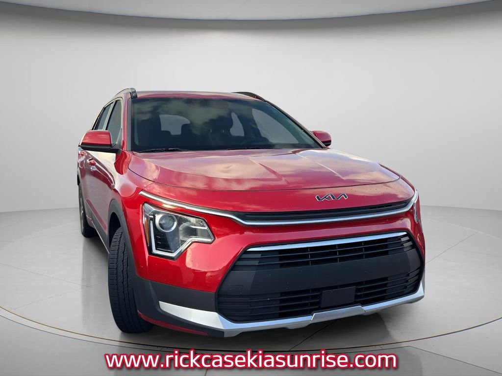 Used 2023 Kia Niro EX image 3