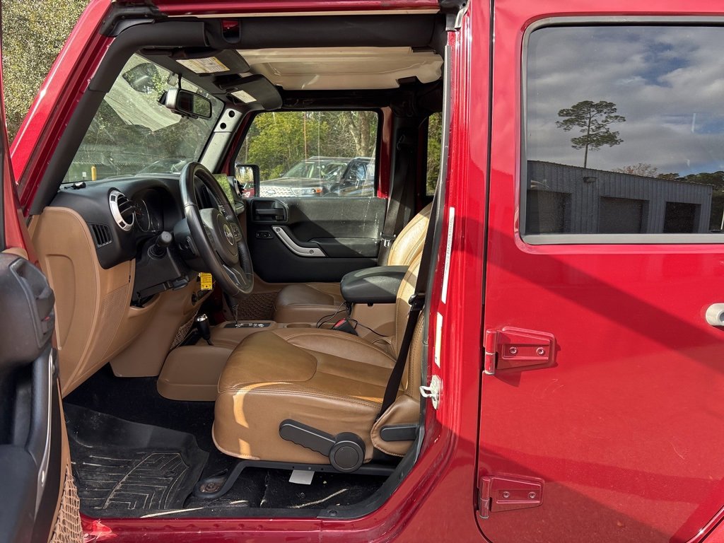 Used 2013 Jeep Wrangler Unlimited Sahara w/ Connectivity Group image 11