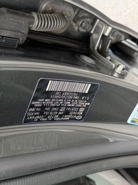 Used 2024 Hyundai Elantra Limited FWD image 19