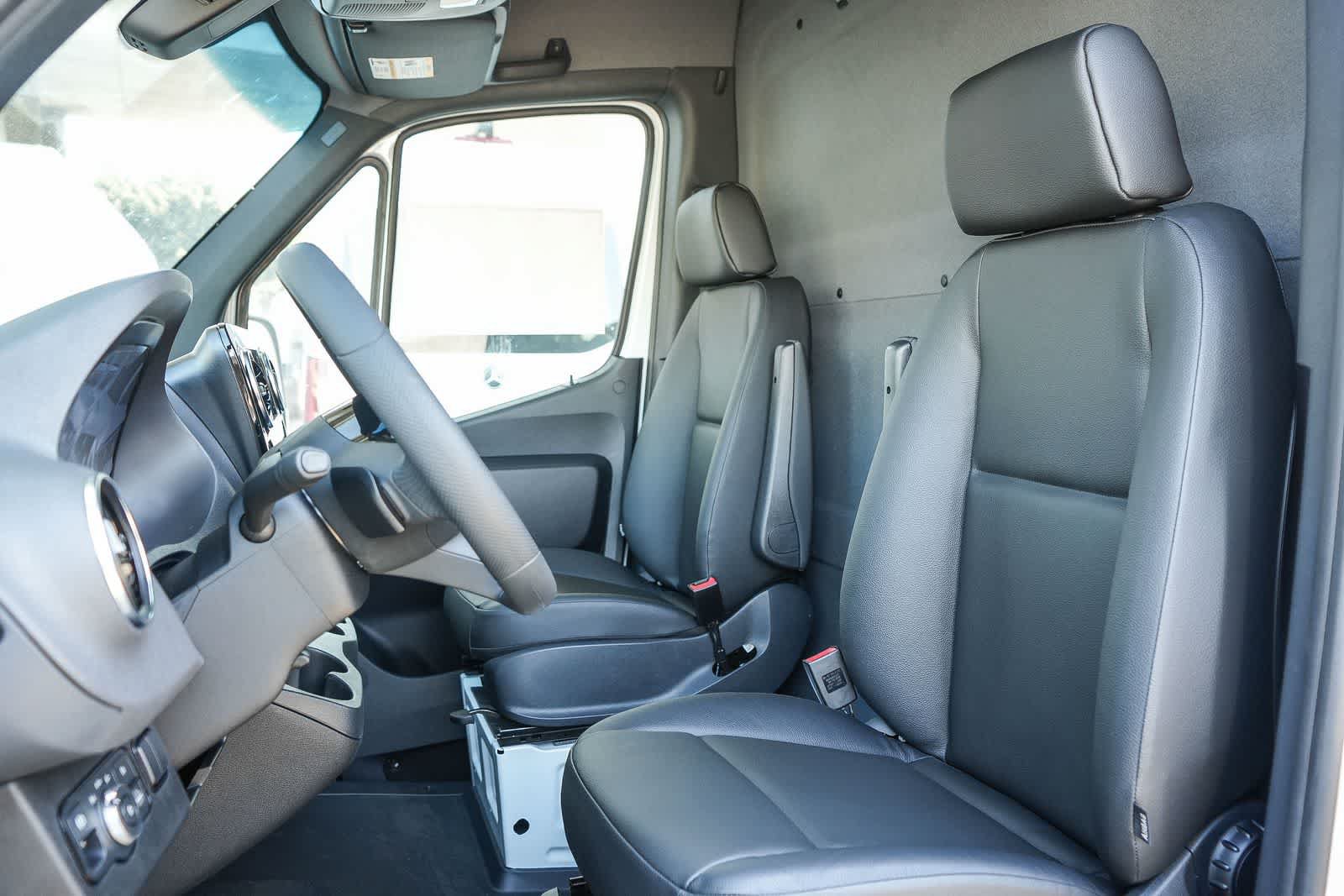 New 2025 Mercedes-Benz eSprinter 170 Cargo image 17