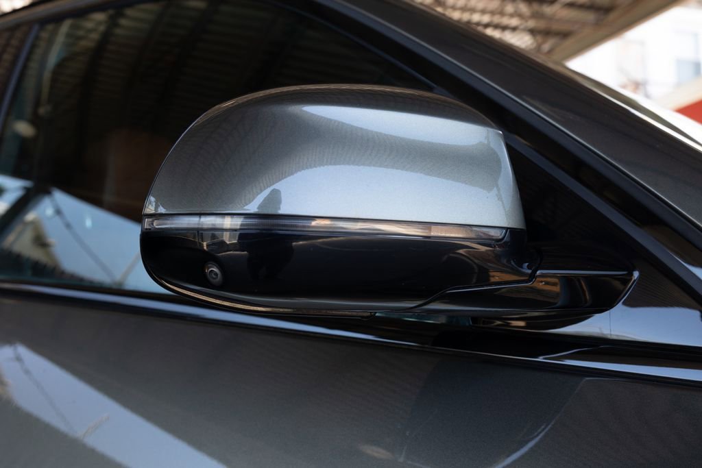 Used 2022 BMW X5 xDrive40i w/ M Sport Package AWD/4WD image 13