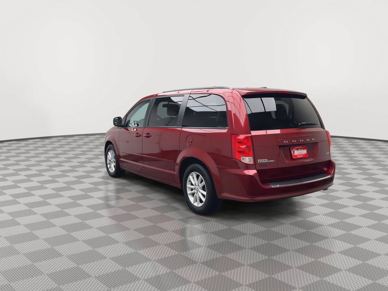 Used 2016 Dodge Grand Caravan SXT w/ UConnect Hands-Free Group FWD image 31