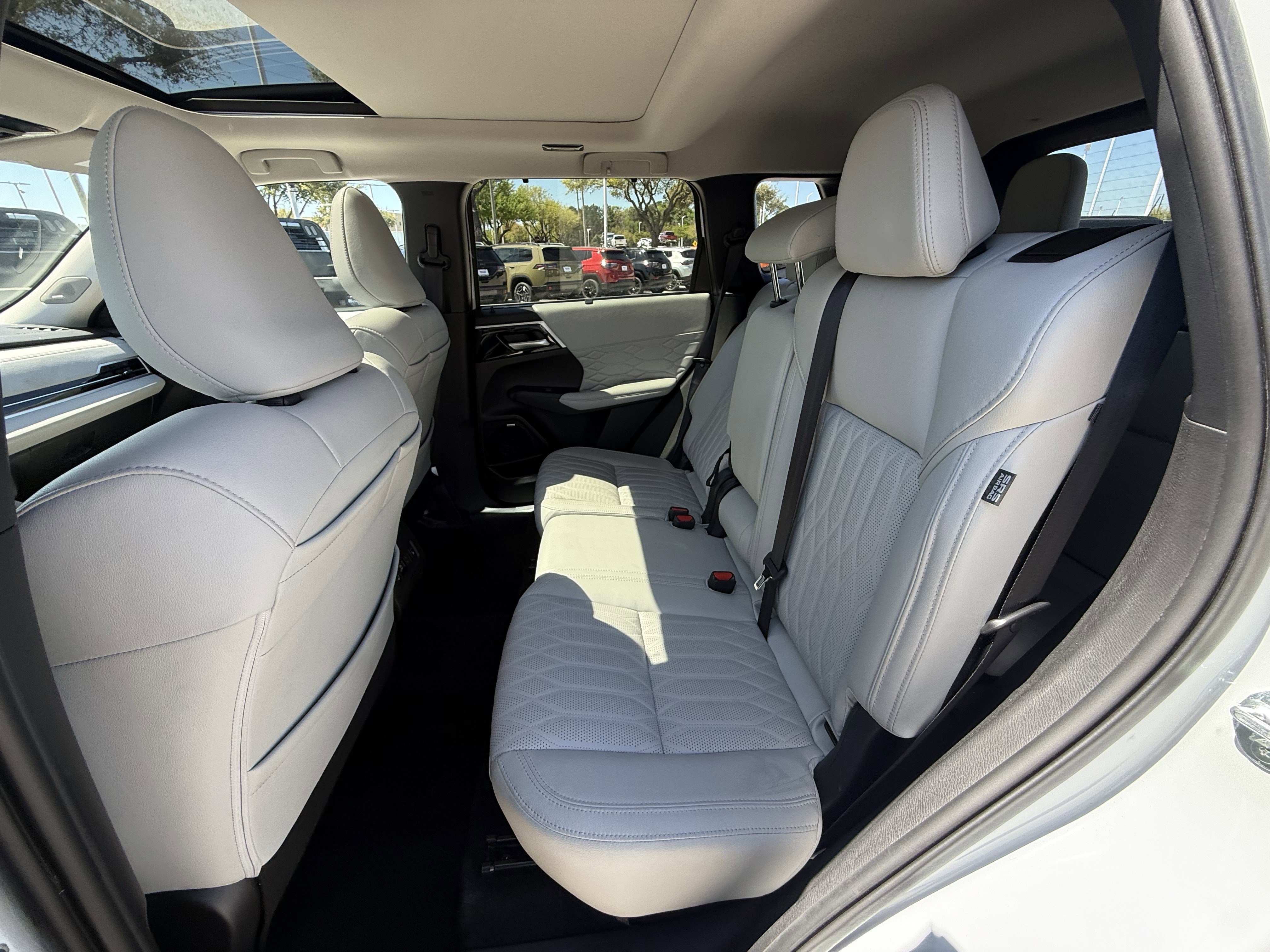 Used 2025 Mitsubishi Outlander SEL image 31