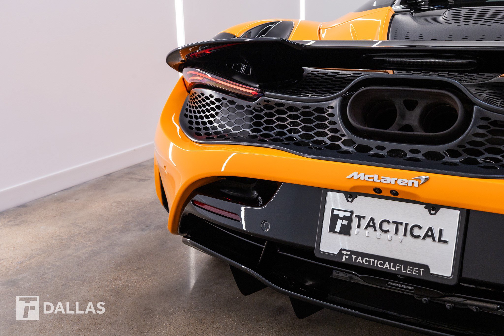 Used 2024 McLaren 750S Spider RWD image 12