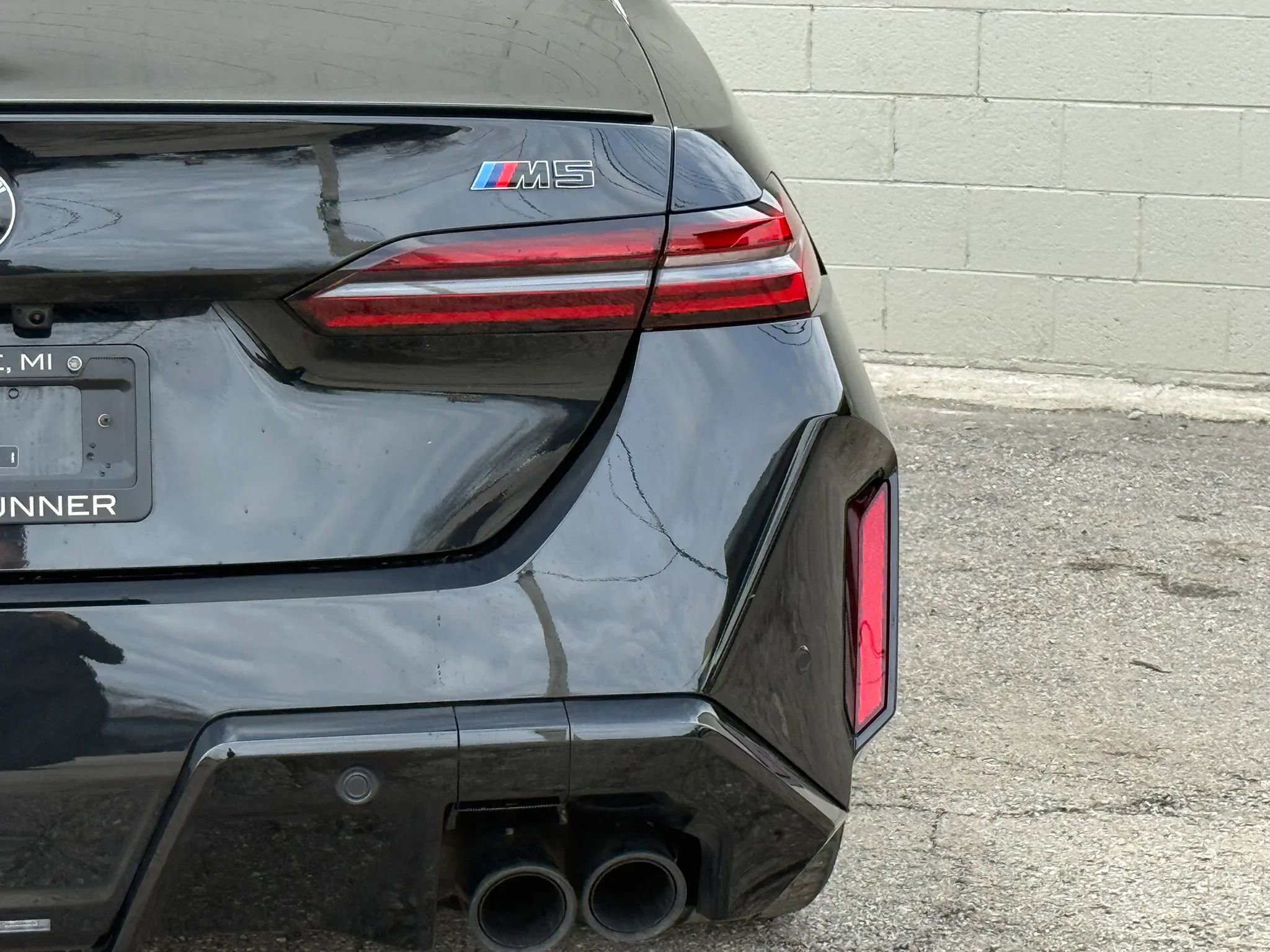 Used 2025 BMW M5 Sedan 4D w/ Executive Package image 19