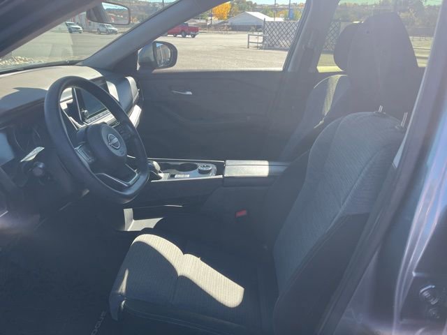 Used 2023 Nissan Rogue SV image 9