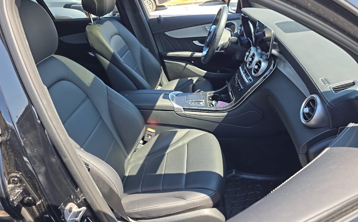 Used 2023 Mercedes-Benz GLC 300 4MATIC Coupe image 6