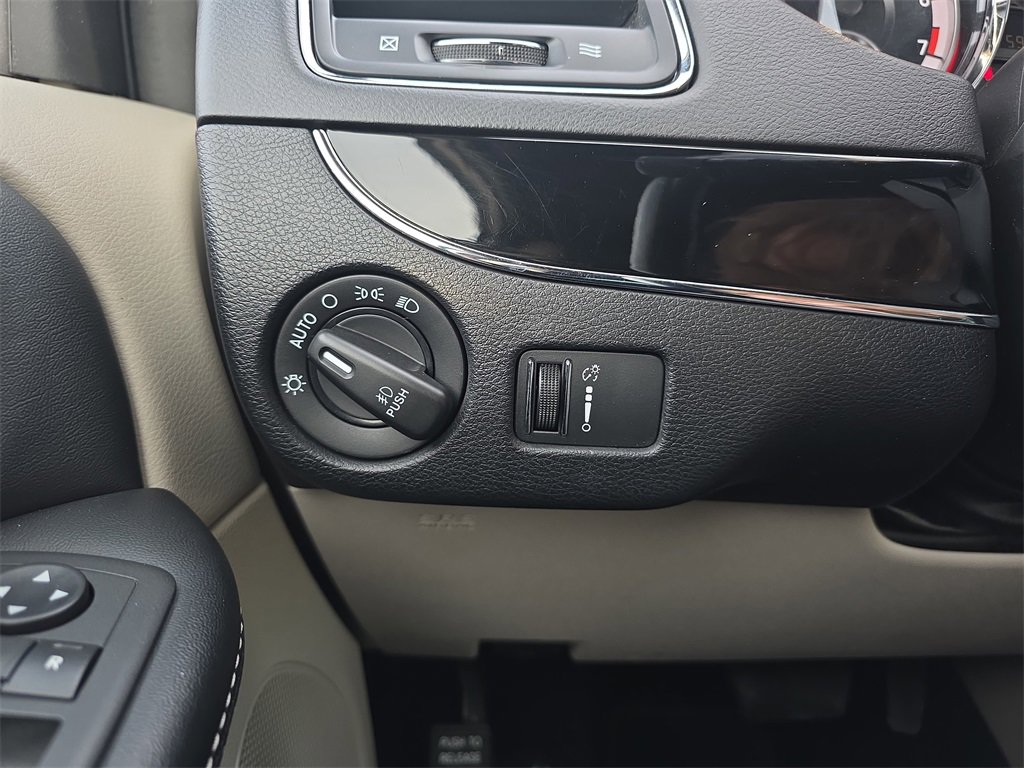 Used 2019 Dodge Grand Caravan SXT image 27