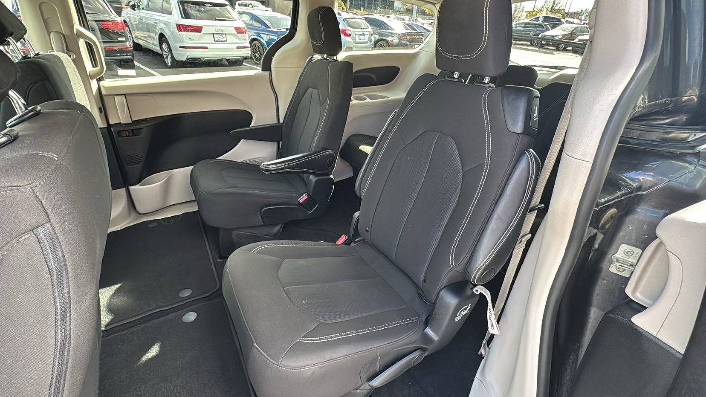 Used 2023 Chrysler Voyager LX FWD image 13