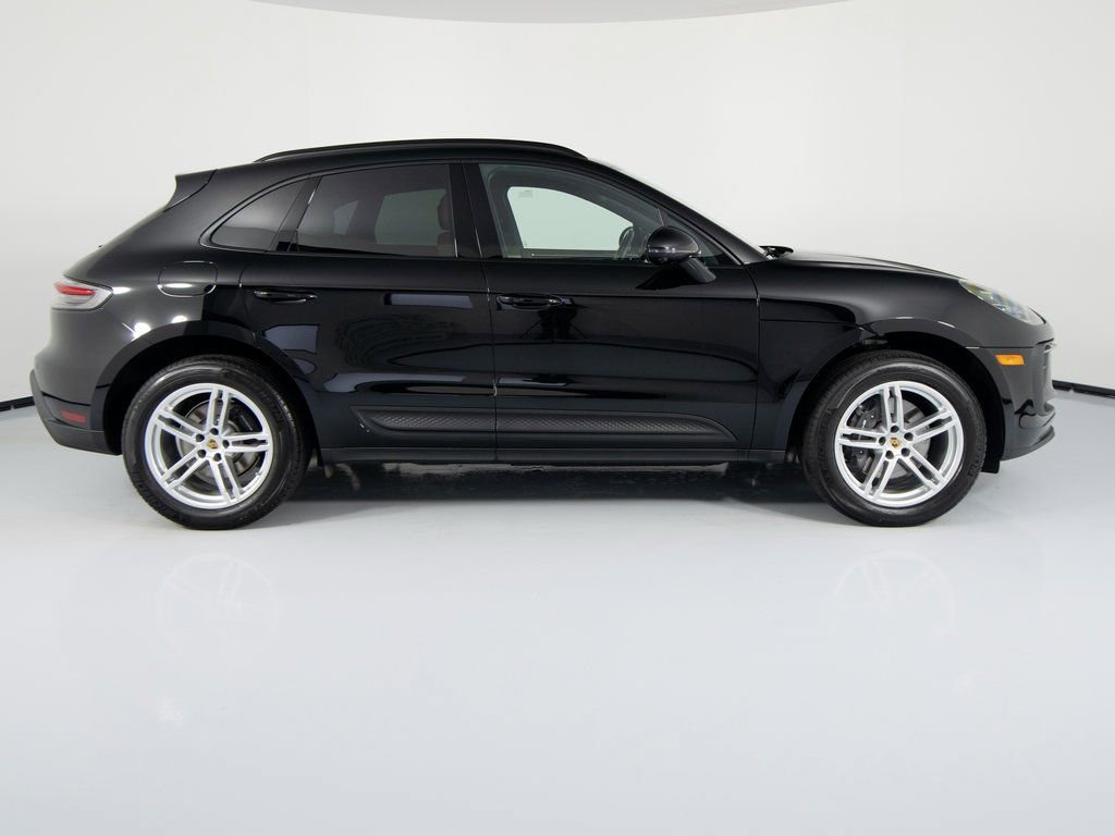 Certified 2025 Porsche Macan image 11