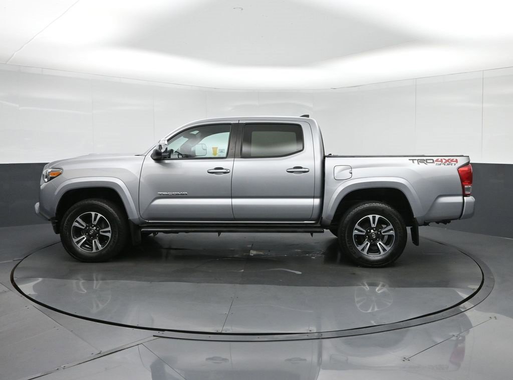 Used 2017 Toyota Tacoma TRD Sport image 4
