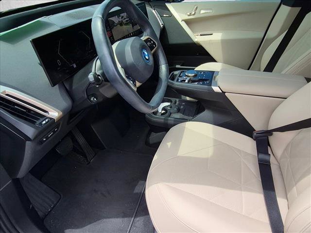 Used 2024 BMW iX xDrive50 w/ Premium Package AWD/4WD image 12
