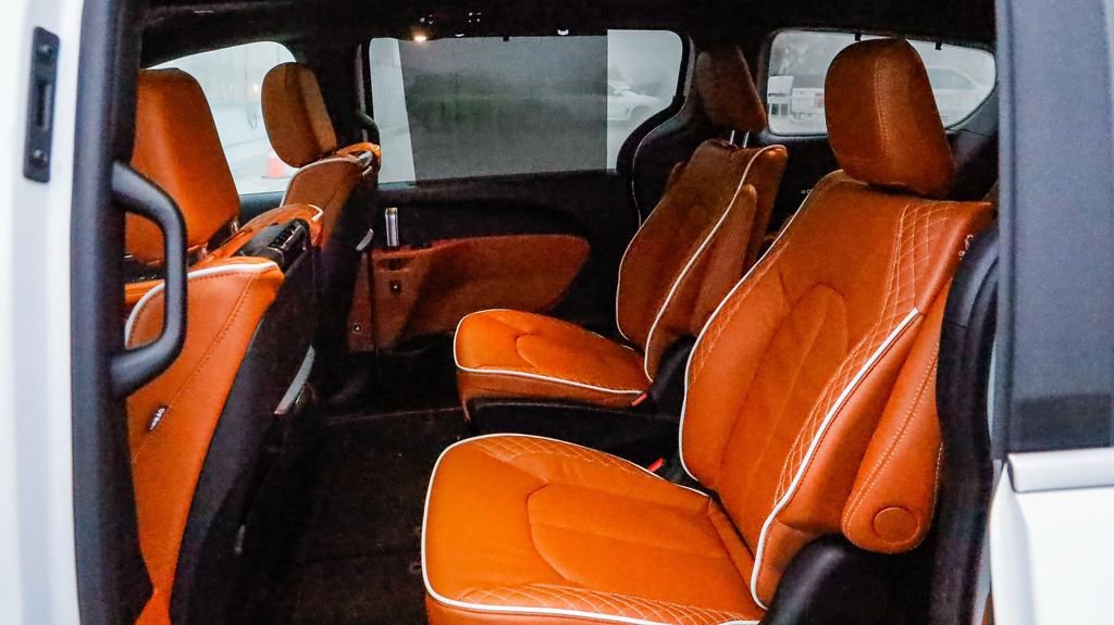 New 2026 Chrysler Pacifica Pinnacle w/ Trailer Tow Group image 23