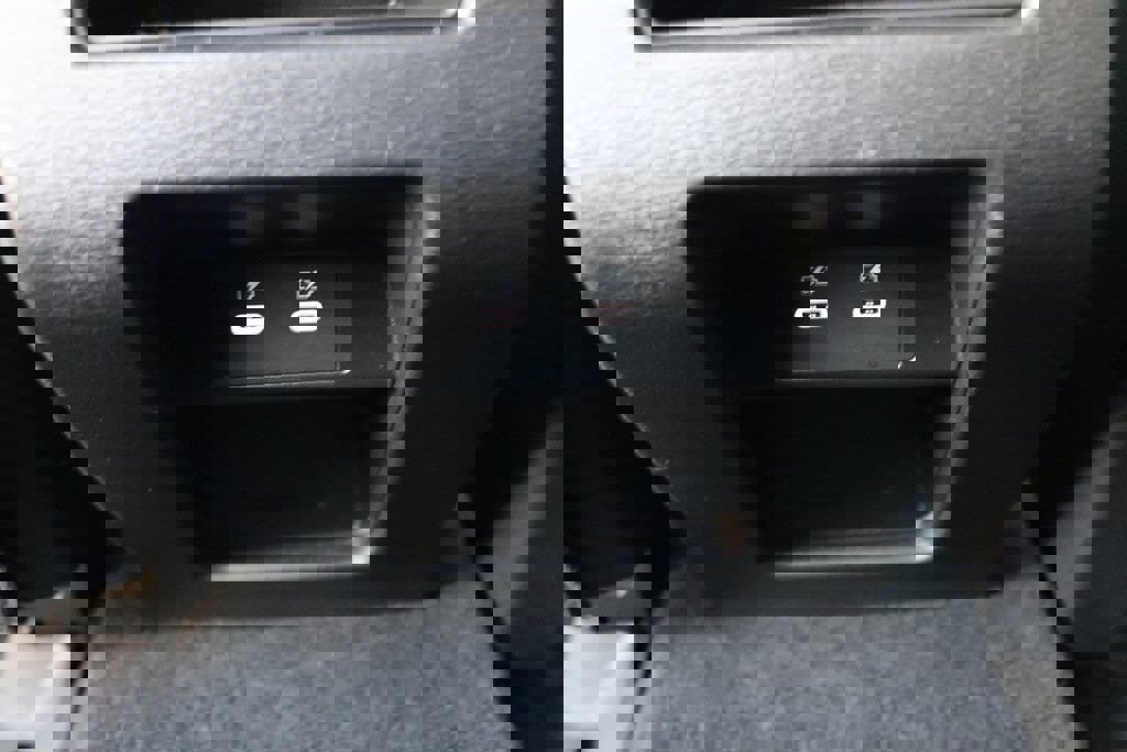 Used 2025 Mitsubishi Outlander SE image 14